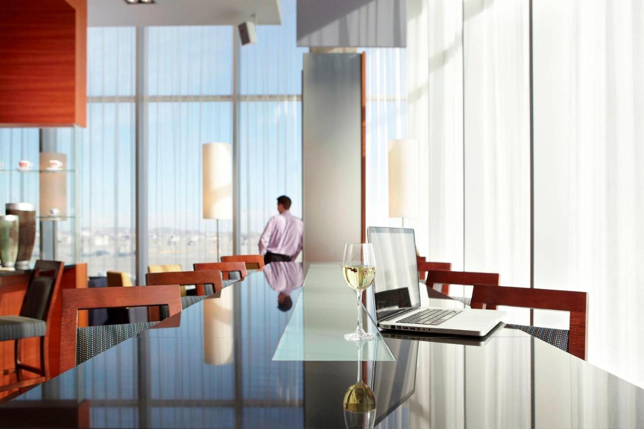 Marriott Montreal Airport In-Terminal Hotel Dorval Exteriör bild