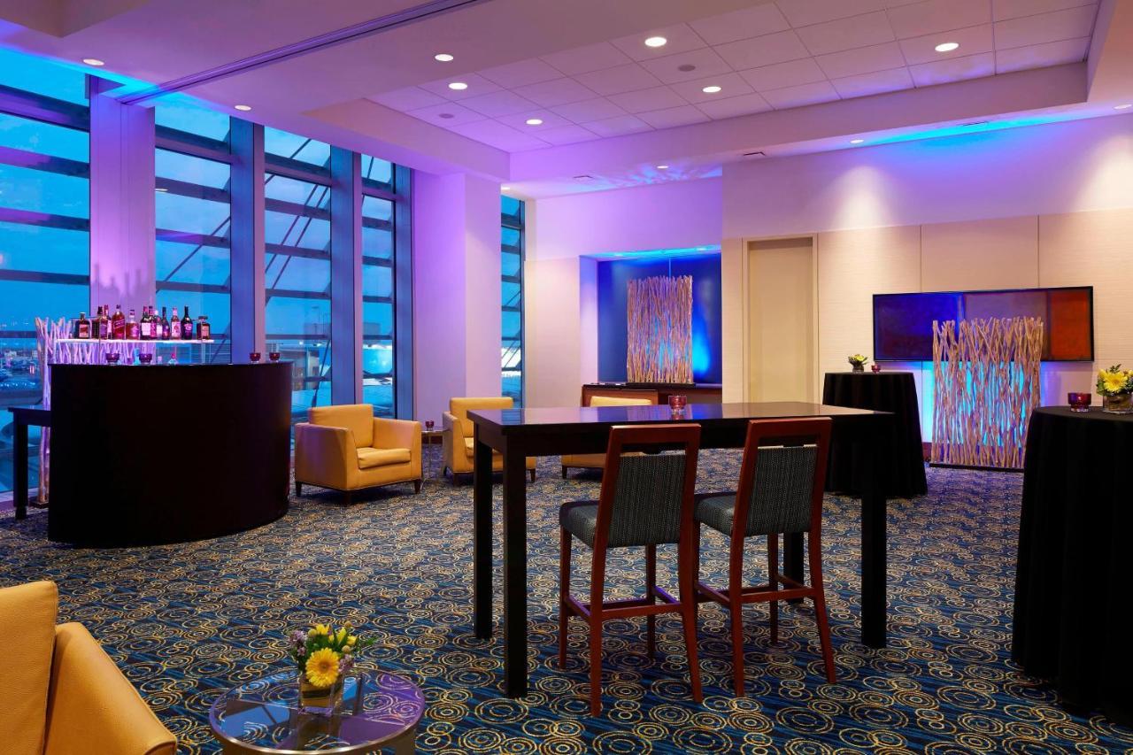 Marriott Montreal Airport In-Terminal Hotel Dorval Exteriör bild
