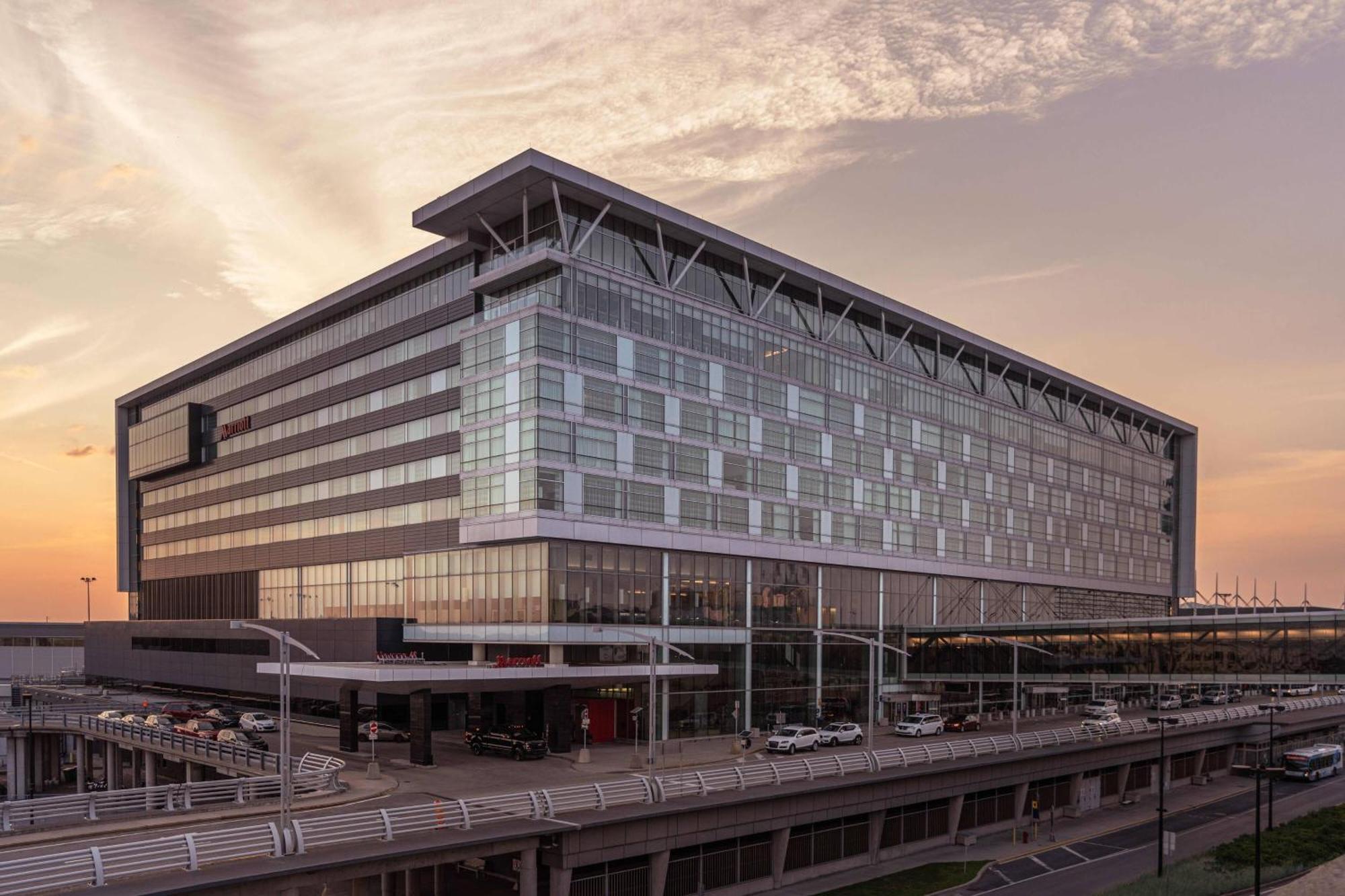 Marriott Montreal Airport In-Terminal Hotel Dorval Exteriör bild