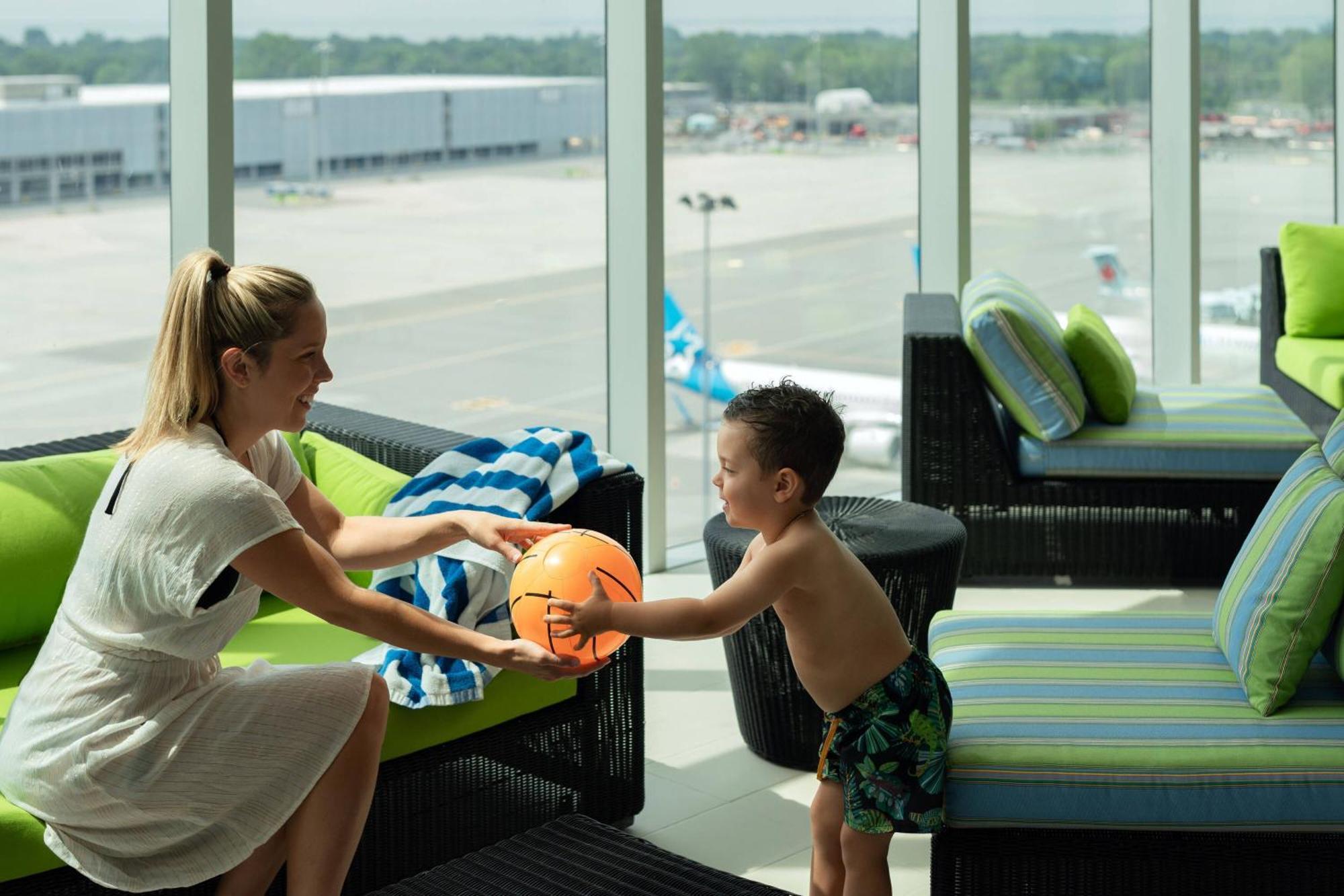 Marriott Montreal Airport In-Terminal Hotel Dorval Exteriör bild