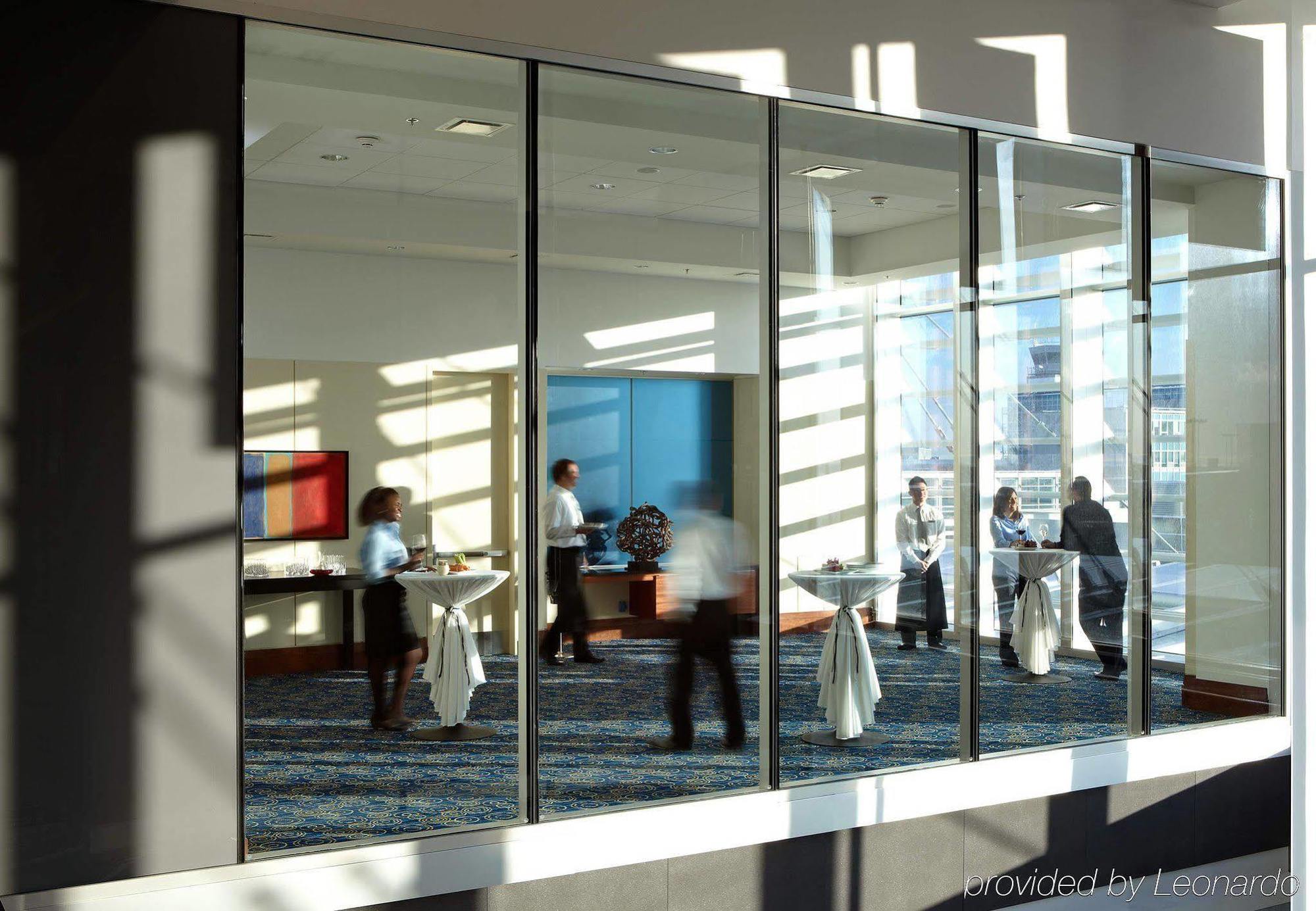 Marriott Montreal Airport In-Terminal Hotel Dorval Exteriör bild